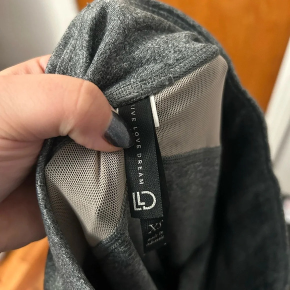 AEROPOSTALE GRAY RUCHED CROPPED ACTIVE LEGGINGS - Picture 3 of 4